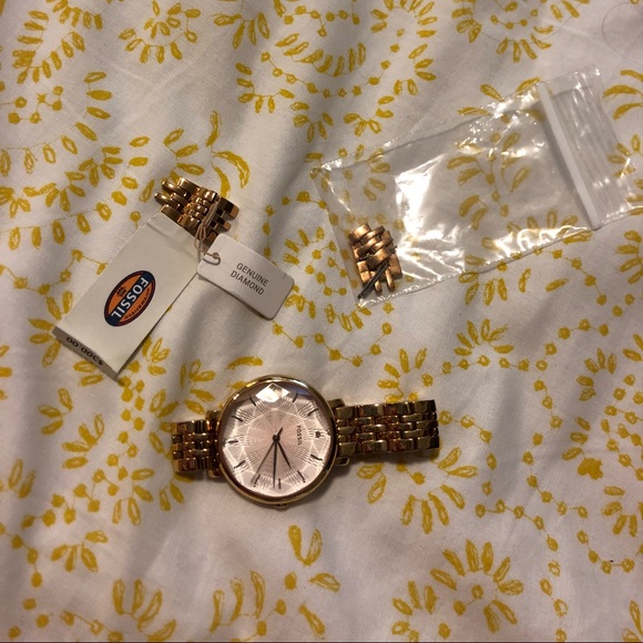 Rose gold Fossil watch - Picture 1 of 8